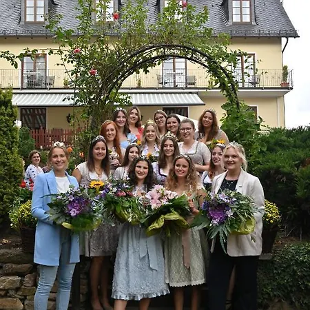 Wein- Und Sekthaus F.b.schoenleber فندق