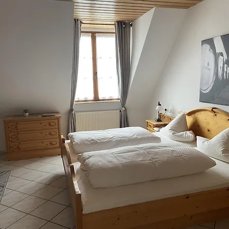 Wein- Und Sekthaus F.b.schoenleber Hotell