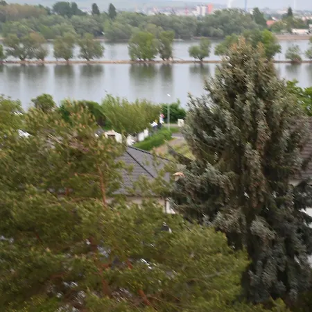 Wein- Und Sekthaus F.b.schoenleber *