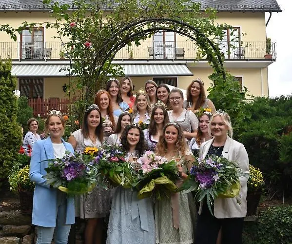 Wein- Und Sekthaus F.b.schoenleber Hotel