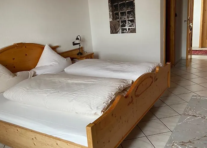 Wein- Und Sekthaus F.b.schoenleber Hotel